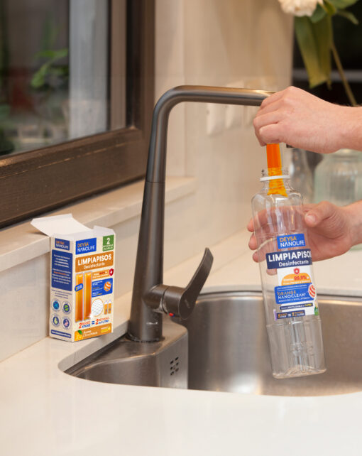 Limpiapisos Desinfectante Deysa 1 Litro (1 NanoRecarga + Botella Reutilizable)